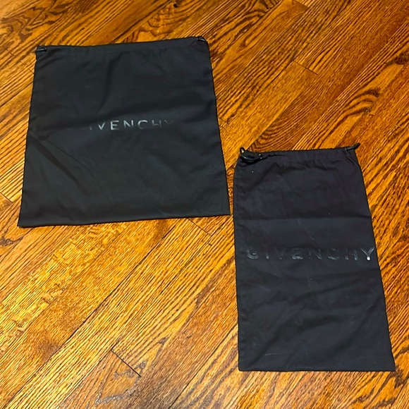 Givenchy - Picture 1 of 4